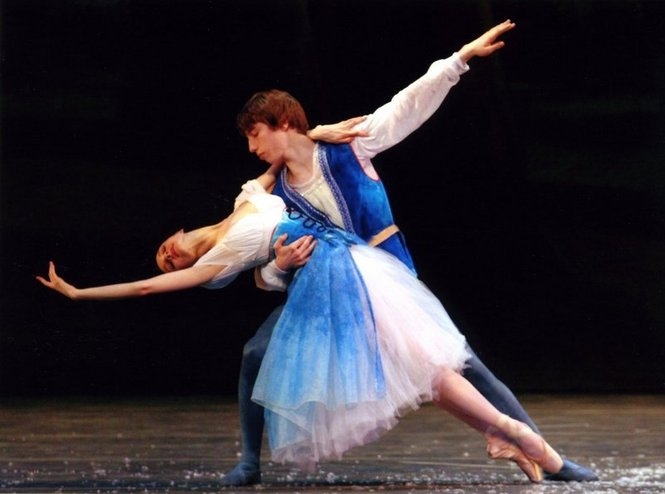  - in-a-2006-school-of-oregon-ballet-theatre-performance-dancers-grace-shibley-and-lucas-threefoot-perform-snow-white-photo-by-christian-johnson